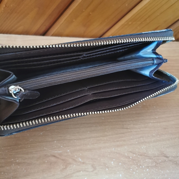 DKNY Wallet - Picture 5 of 5